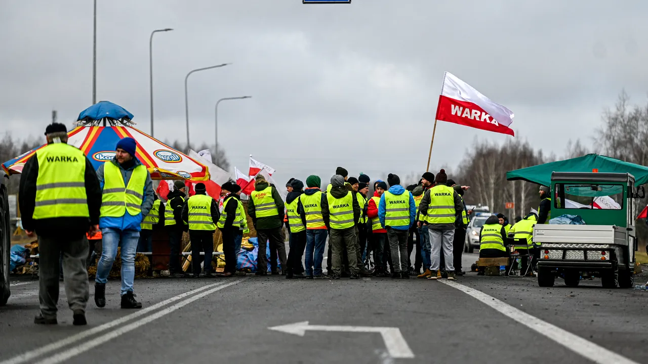 Atenţionare MAE: Timp mai mare de aşteptare la graniţele Poloniei din cauza protestelor fermierilor
