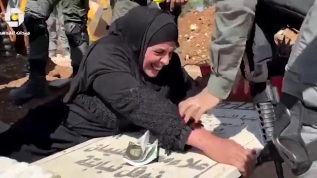 Imagini dramatice în Israel. Un parc se ridică pe un cimitir, rudele s-au agaţăt de morminte