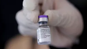Israelul a constatat o probabilă legătură între vaccinul Pfizer şi cazurile de miocardită în anumite grupe de vârstă. Vaccinul Pfizer rămâne sigur, iar beneficile depăşesc riscurile