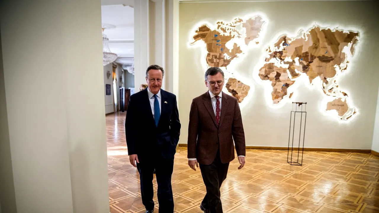 Ministrul britanic de Externe, David Cameron, se întâlneşte cu Zelenski la Kiev în prima sa deplasare în străinătate