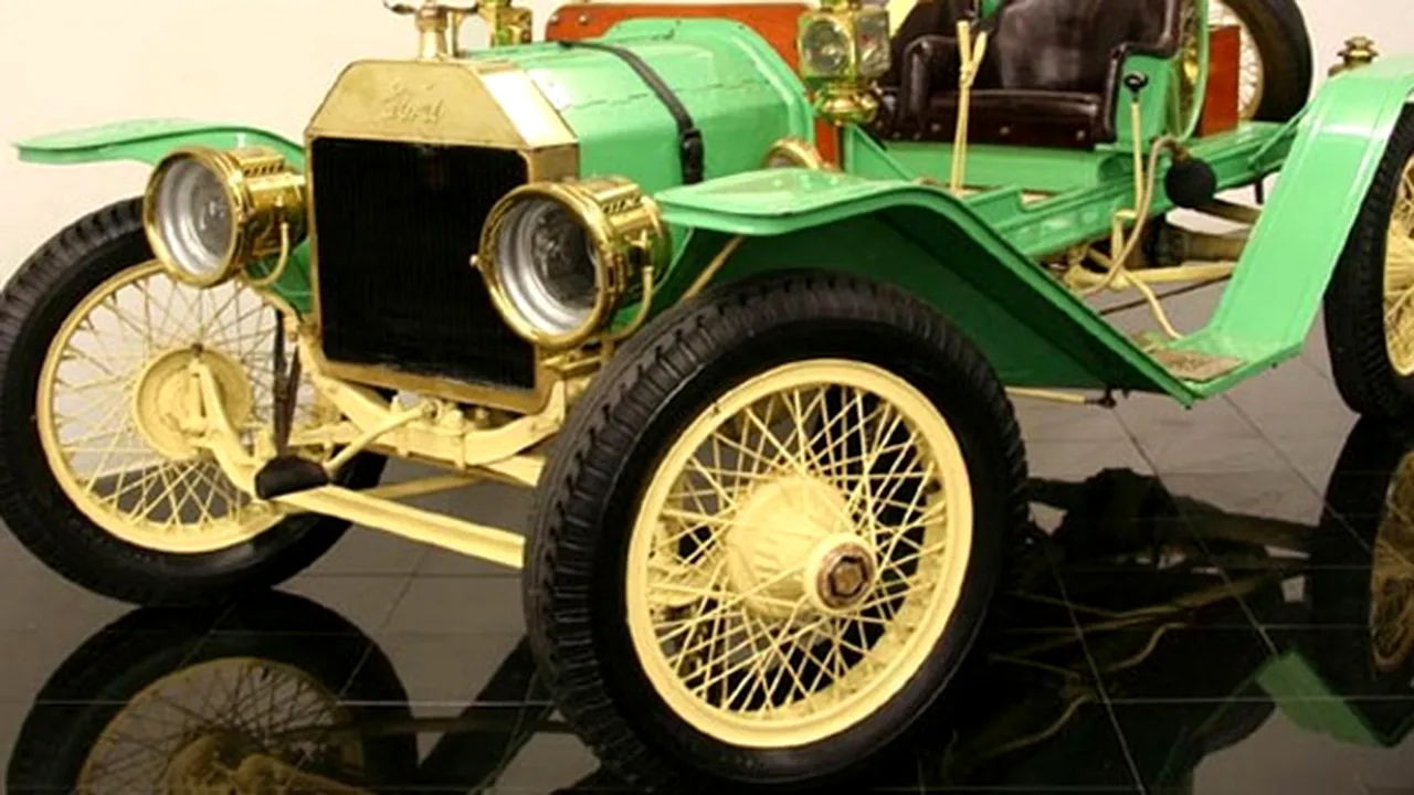 Un autoturism Ford din 1912, vedeta paradei maşinilor de epocă de la Târgul Anticarilor