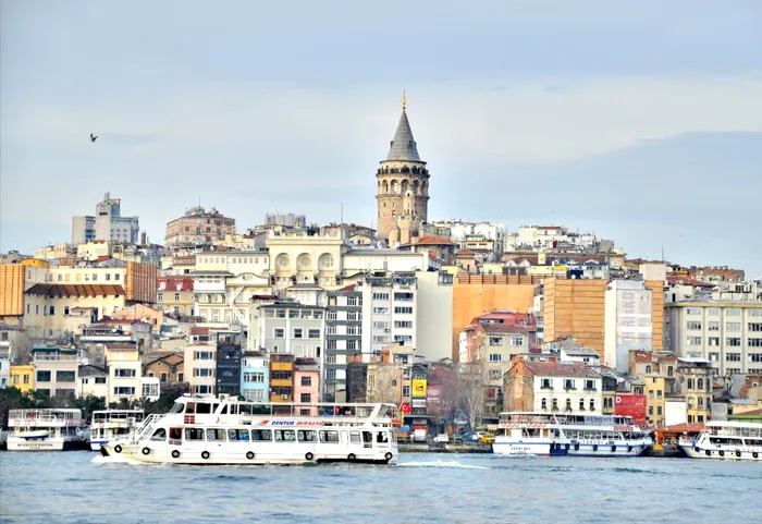 EXTERNE Două clădiri s-au prăbușit în Istanbul în urma unei explozii de gaz cu câteva zile înaintea barajului cu România