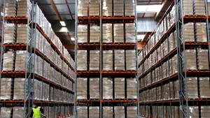 Bătălia pentru măşti, dusă de marile puteri. O comandă a fost deturnată de pe pista aeroportului în China: „Plătesc cash dublu”