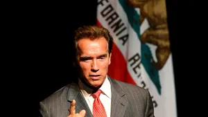 Schwarzenegger vrea reducerea cu 10% a salariilor angajaţilor publici din California