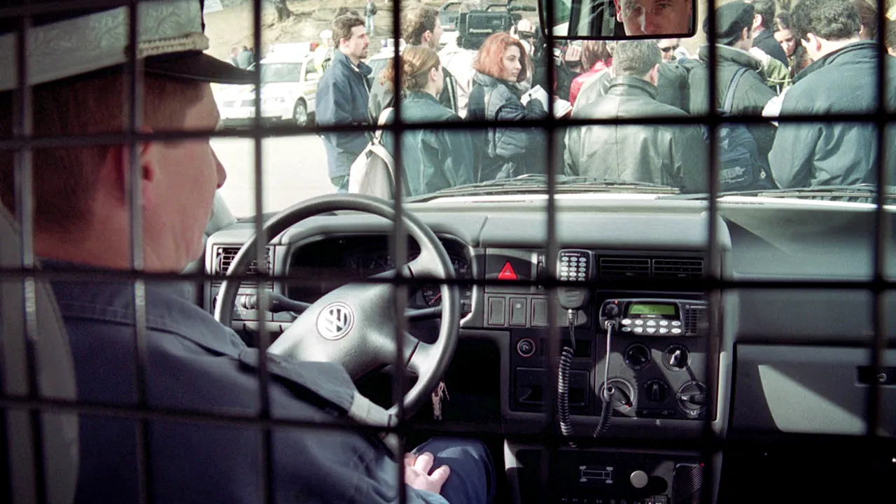 Şase cetăţeni moldoveni, care munceau ilegal în Sibiu, au fost returnaţi sub escortă de poliţiştii de la Imigrări
