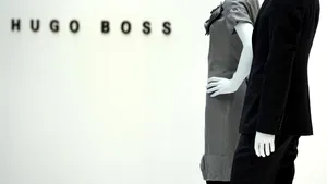 Hugo Boss ar putea transfera în România o parte a producţiei unei fabrici din SUA