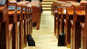 Parlamentul a respins raportul Comisiei pe Justiţie care propunea Pactul Puterilor privind Justiţia