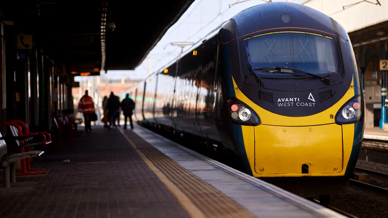 Şefii de tren din Marea Britanie au început o grevă care ar trebui să ţină cinci luni