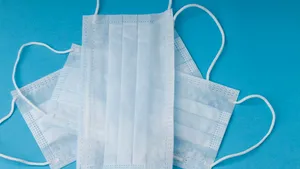 O farmacie din China a fost amendată cu aproape o jumătate de milion de dolari după ce a crescut preţul la măştile sanitare