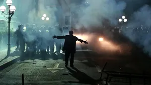 Albanezii, protest la Tirana faţă de Partidul Socialist- al premierului Edi Rama - pe care-l acuză de corupţie şi relaţii cu grupurile de crimă organizată