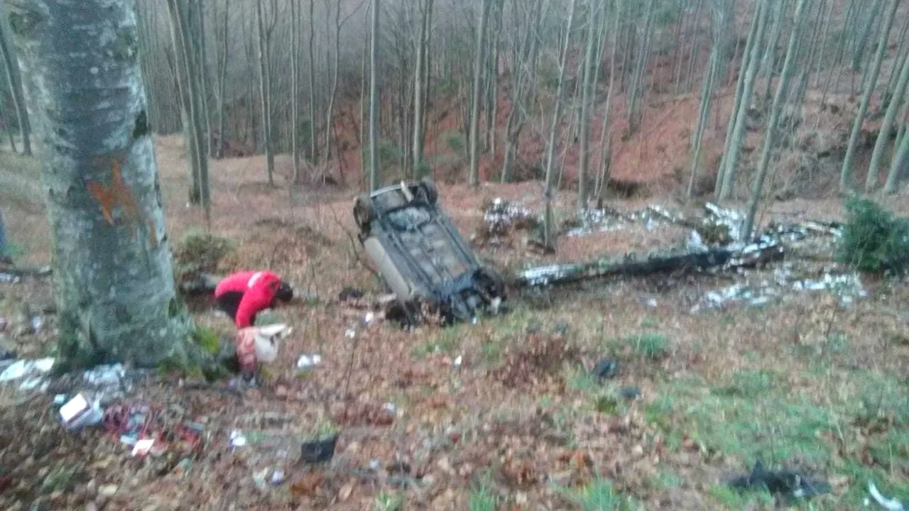 Accident pe Transfăgărăşan. O persoană a căzut cu maşina într-o râpă. FOTO
