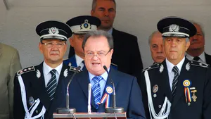 Blaga către studenţii Academiei de Poliţie: Oamenii se autoelimină, cei ce nu fac faţă se autoexclud