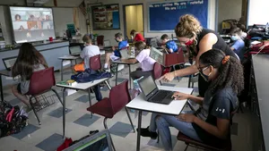 Europa îşi trimite elevii la şcoală. Unităţile de învăţământ din România s-au mutat în mediul online din 9 noiembrie