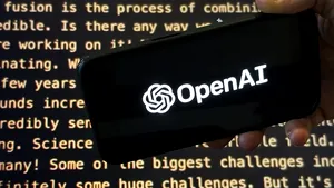 Studiu Microsoft şi LinkedIn: Angajaţii folosesc în secret inteligenţa artificială la locul de muncă, pentru a nu fi înlocuiţi