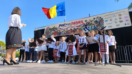 [REPORTAJ] Dansuri populare, parada costumelor și tradiții ca acasă. Cum s-a transformat, pentru o zi, un mic port din Catalonia într-un colț de Românie