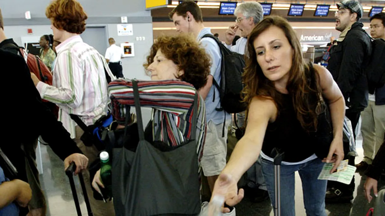 Din 2013 va fi permis din nou accesul cu lichide în bagajele din avion