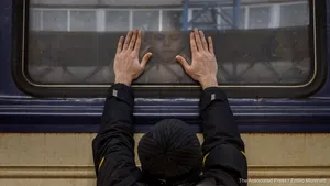 Ucraina: Un tren pentru refugiaţi a fost atacat - compania feroviară