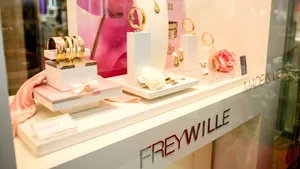 FREYWILLE lansează Mucha Paris Pastel la București și aniversează 75 de ani