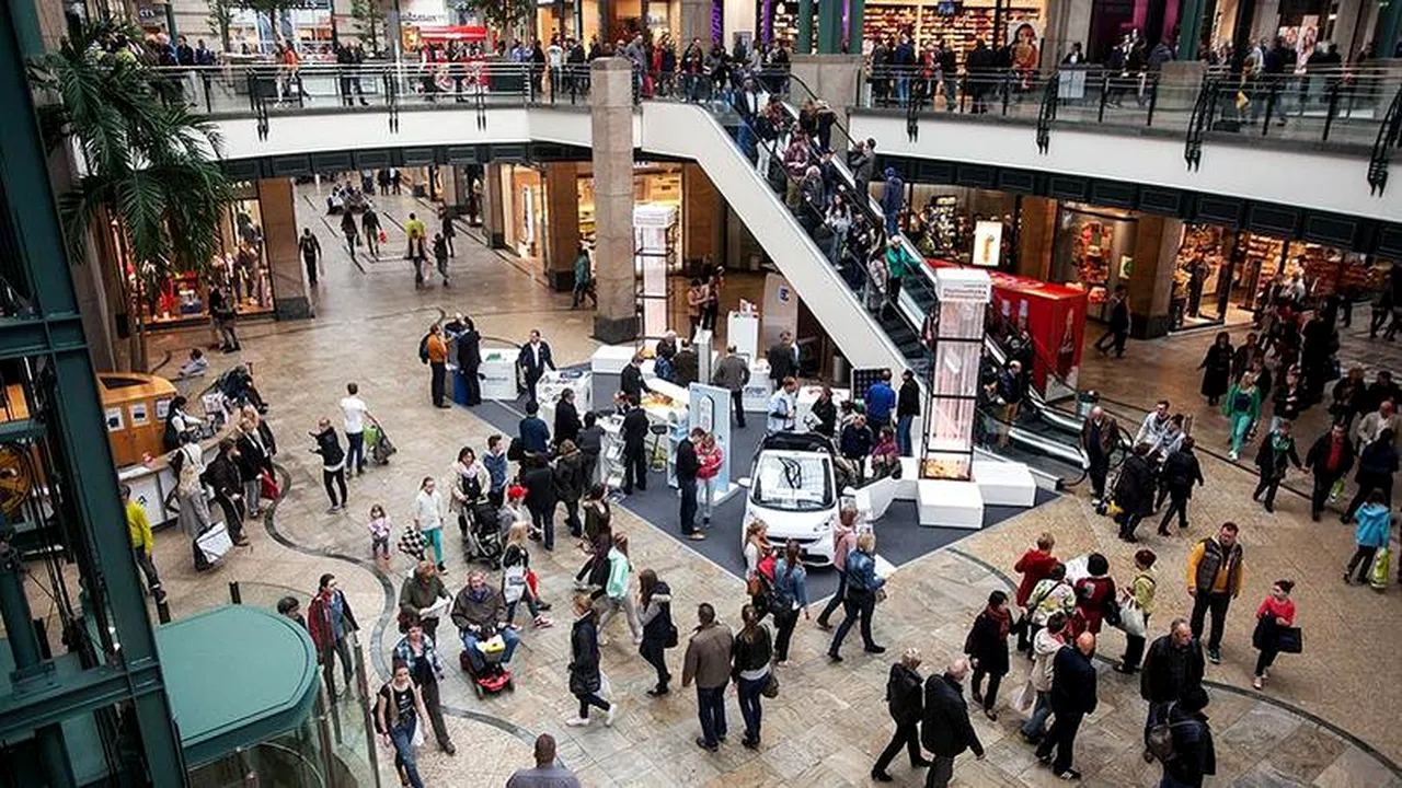 Doi indivizi, suspectaţi că pregăteau un atentat care viza un centru comercial din Germania, arestaţi