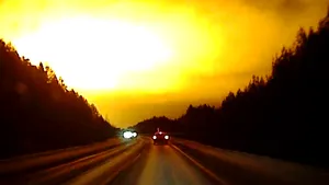 Un nou meteorit la Celiabinsk? O lumină puternică filmată în Urali naşte controverse - VIDEO