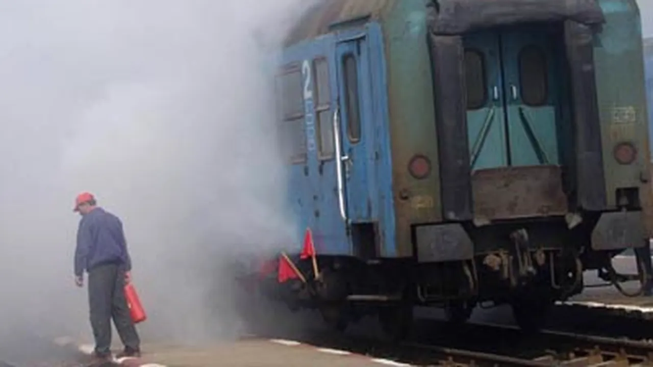 Locomotiva unui tren care circula pe ruta Bârlad - Galaţi a luat foc