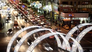 Capitala se pregăteşte pentru sărbătorile de iarnă. Cum arată Bucureştiul luminat cu aproape 3 milioane de beculeţe - GALERIE FOTO