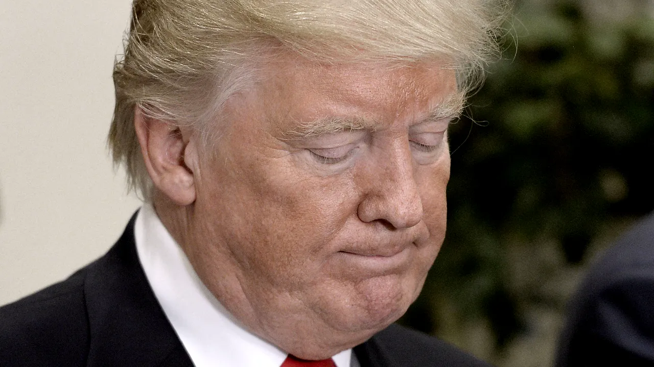 Popularitatea lui Donald Trump a atins un nivel minim - sondaj