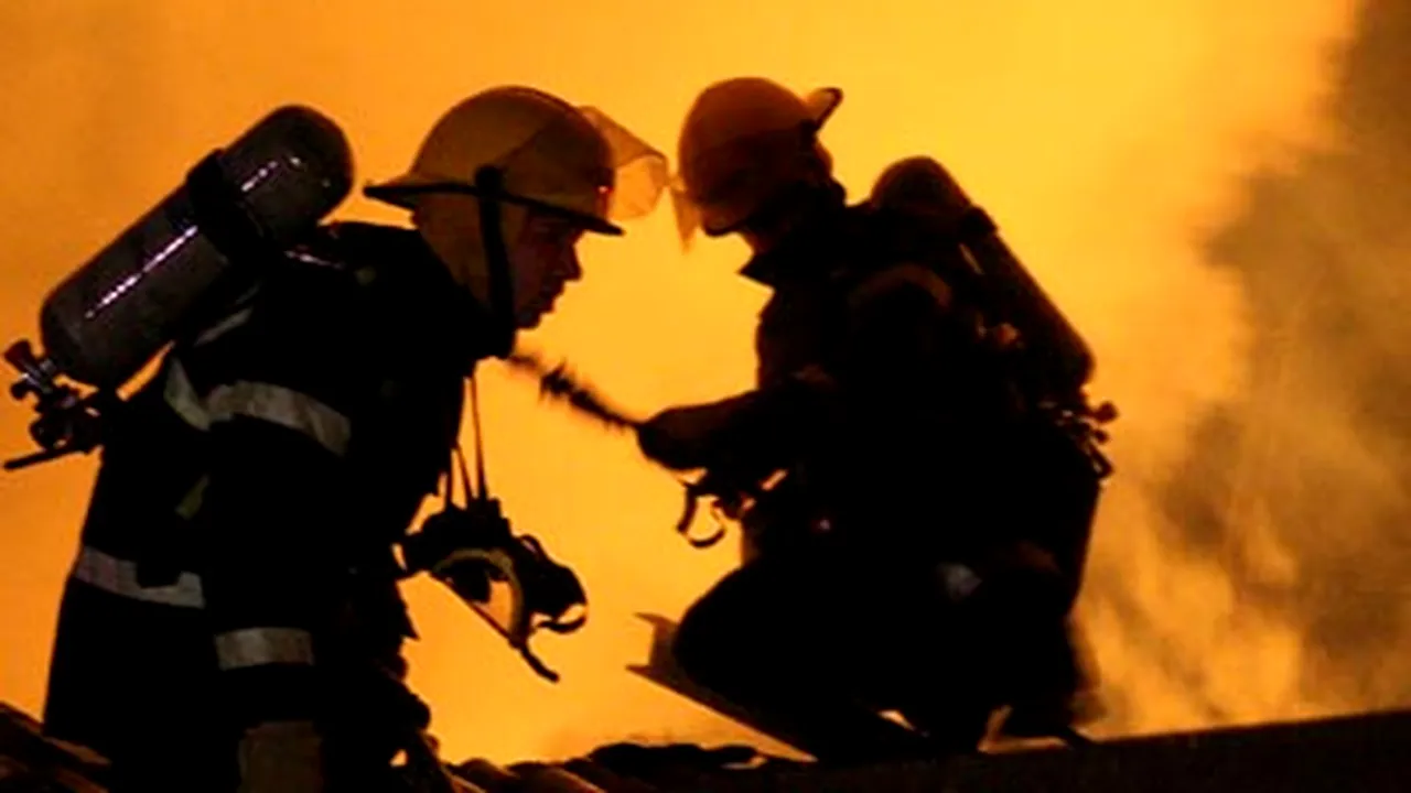 Dâmboviţa: Explozie urmată de un incendiu, la un rezervor de combustibil