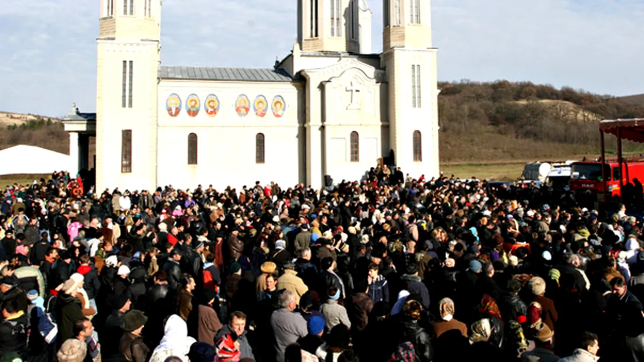 Peste 600.000 de români îşi serbează onomastica de Sfântul Andrei