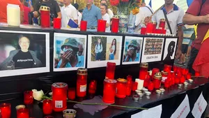 Protest 10 august 2019: Pozele Alexandrei şi Luizei, însoţite de mesajul 