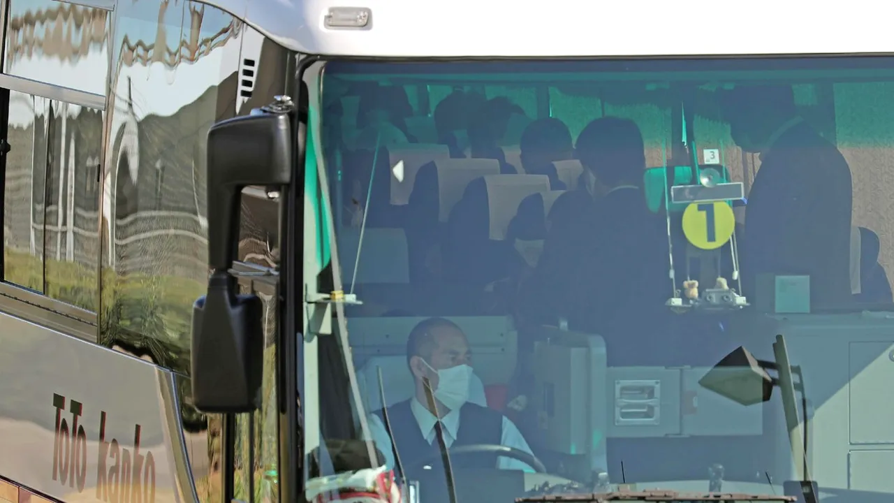 Japonia a construit primul vehicul dual. Poate fi şi autobuz şi tren VIDEO