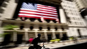 Anunțul noilor tarife Trump pentru Japonia și Coreea de Sud a provocat o scădere generală pe Wall Street
