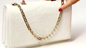 Victoria Beckham a creat o geantă din piele de crocodil de 10.000 de euro