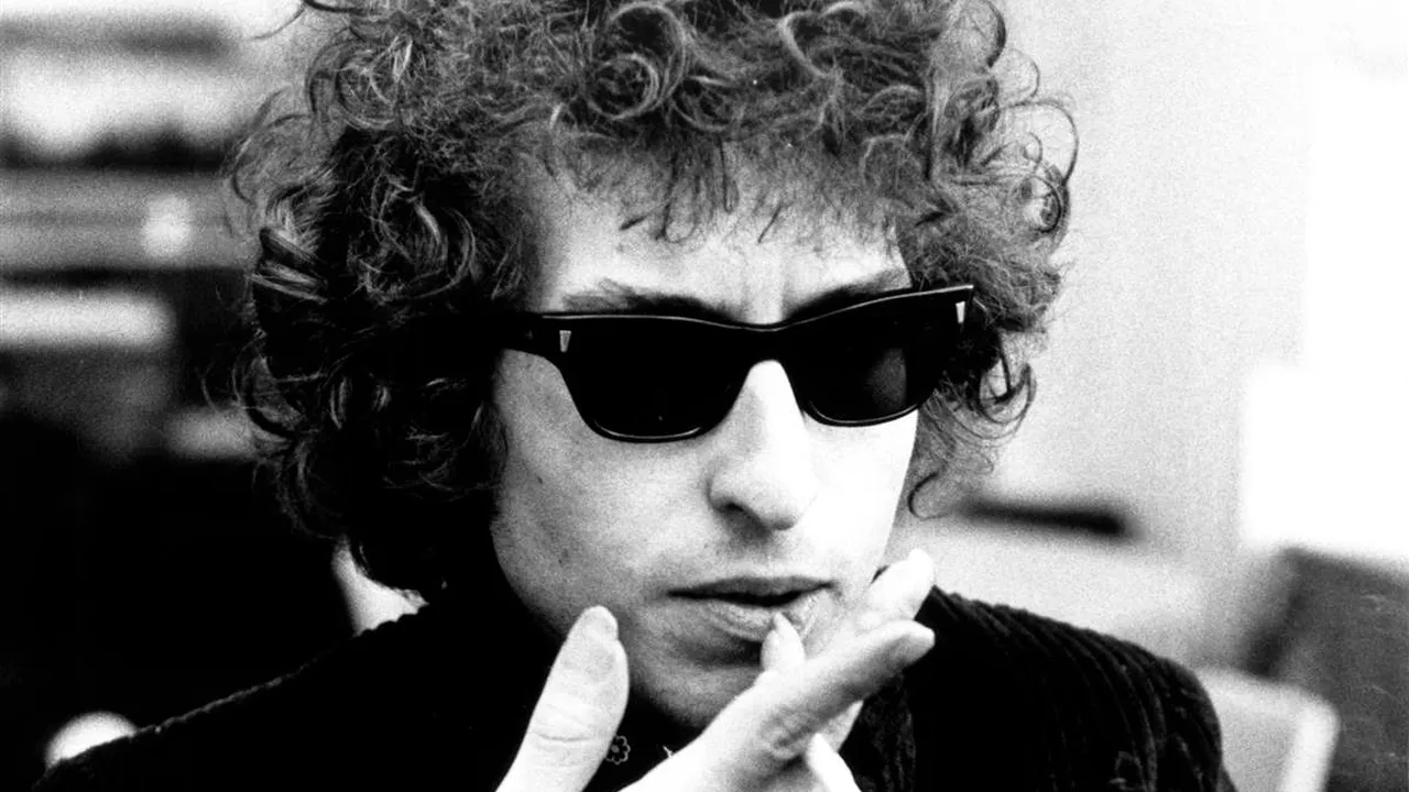 Versurile scrise de mână de Bob Dylan vor fi scoase la vânzare. Cât valorează?