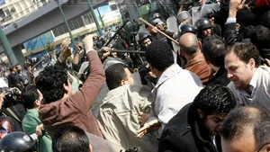 Armata îşi consolidează prezenţa în piaţa Tahrir, în timp ce viaţa revine treptat la normal la Cairo