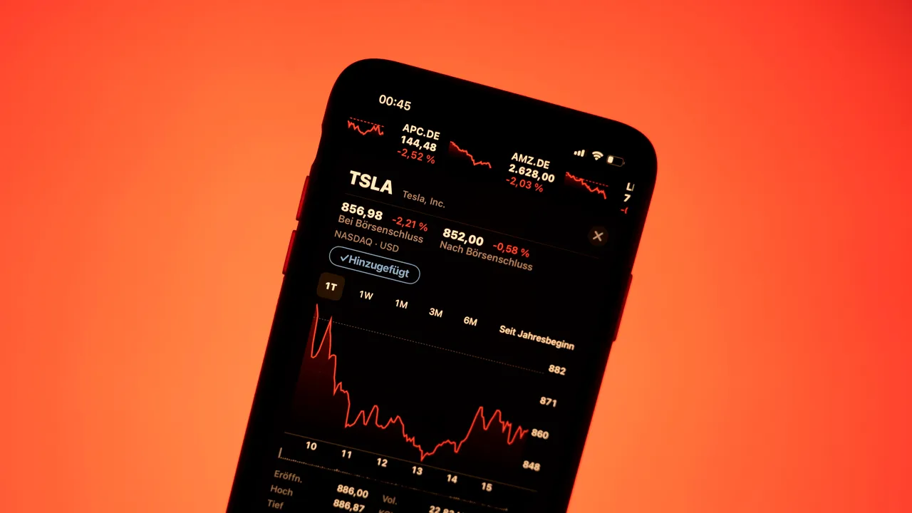 Tesla, eliminată de S&P Dow Jones din indicele S&P 500 ESG