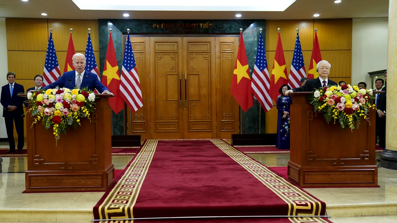 Vietnamul ridică relaţia cu SUA la nivelul celei cu China. Biden a semnat la Hanoi parteneriatul strategic ce vine ca urmare a mai mulţi ani de lobby din partea Washingtonului