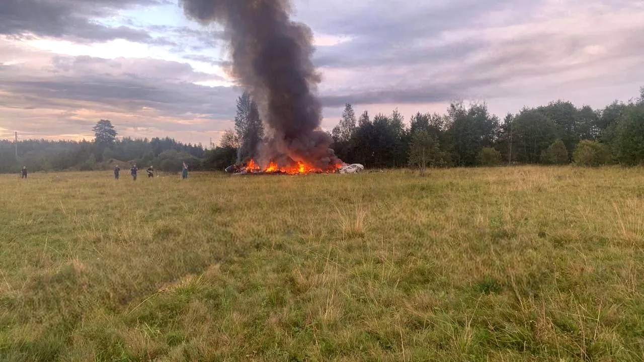 Prigojin, şeful grupării Wagner, mort într-un accident aviatic. Noi informaţii despre prăbuşirea aeronavei Embraer Legacy. Prigojin, recunoscut la morgă după un deget lipsă / Kremlinul tace, la fel şi China / Doliu la sediul Wagner / Belarus a tăiat legăturile în tabăra mercenarilor