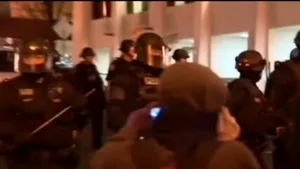 O persoană a fost împuşcată în timpul unui protest anti-Trump la Portland, Oregon - VIDEO