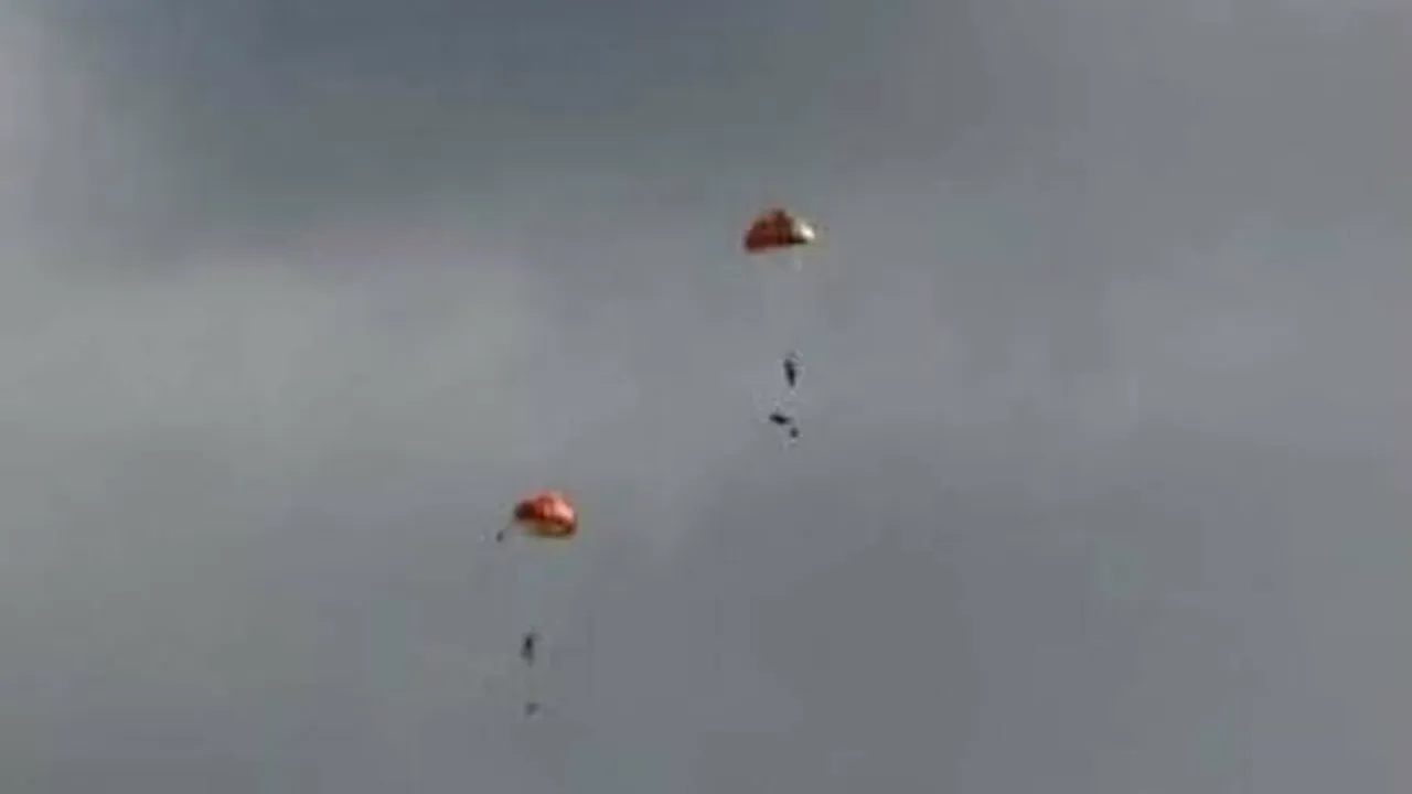 Doi piloți au fost răniți după prăbușirea unui avion în Țara Galilor