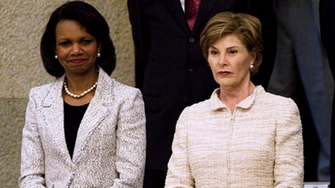 Laura Bush şi Condoleezza Rice apără bilanţul actualei administraţii americane