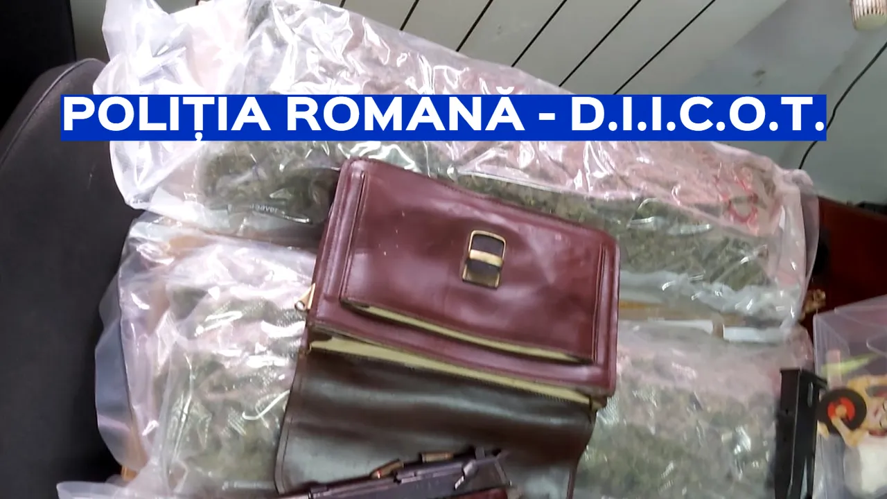 FOTO | Maşină plină cu droguri, descoperită pe Centura Bucureştiului. Cannabis şi cocaină în valoare de aproape 600.000 de euro