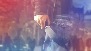 Bărbatul din Capitală care a ameninţat poliţiştii cu un cuţit a fost reţinut pentru ultraj