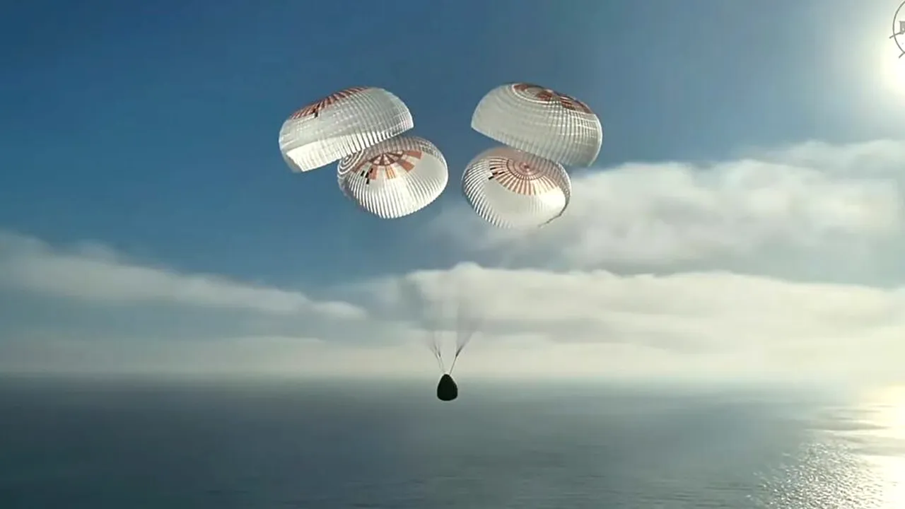 Patru astronauți s-au întors pe Pământ după 237 de zile pe Stația Spațială Internațională. Capsula Dragon a ajuns în Pacific