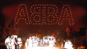 În ajunul lansării noului album, cele trei single-uri ABBA nu s-au vândut şi nu au ajuns la radio