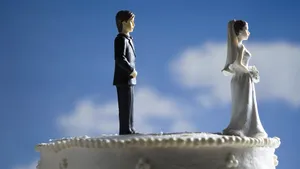 Doi tineri şi-au anulat nunta după ce socrul mare ar fi fugit cu soacra mică. Viitorii miri au anunţat poliţia