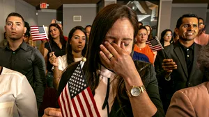 SUA primeşte cu braţele deschise mii de noi cetăţeni, cu ocazia Zilei Independenţei: Mesajul emoţionant transmis de un oficial în timpul unei ceremonii | FOTO