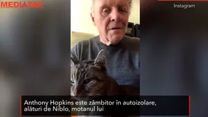 Anthony Hopkins şi motanul Niblo împart o viaţă boemă în auto-izolare