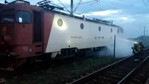 INCIDENT FEROVIAR: Locomotiva unui tren de marfă care mergea spre Midia a deraiat