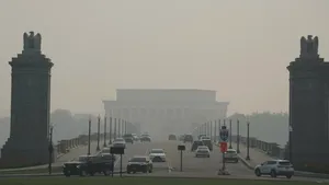 Trump amenință Canada cu noi tarife din cauza fumului provocat de incendiile de vegetație: „Aer murdar și nesănătos”